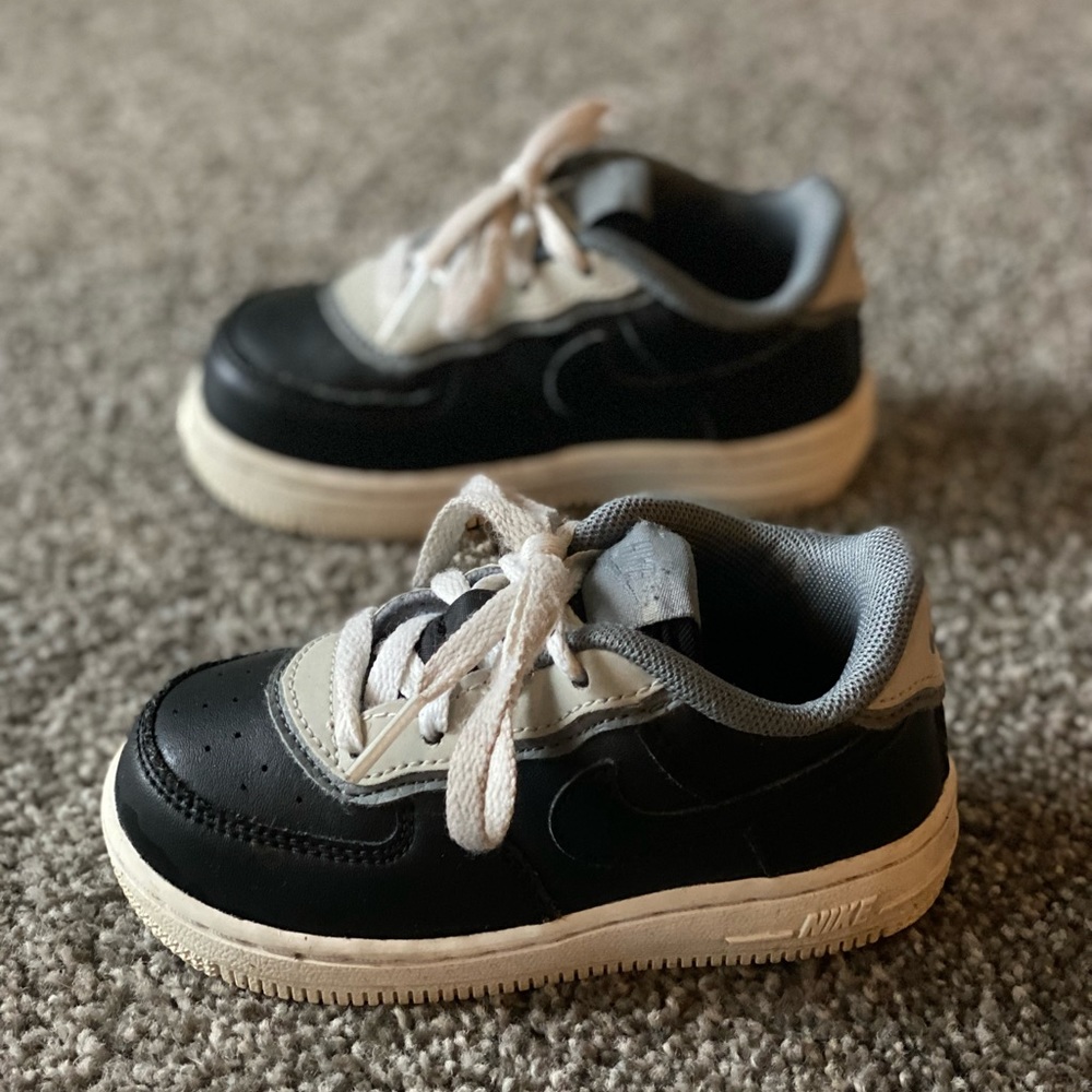 Nike Force 1 Shoes in Black